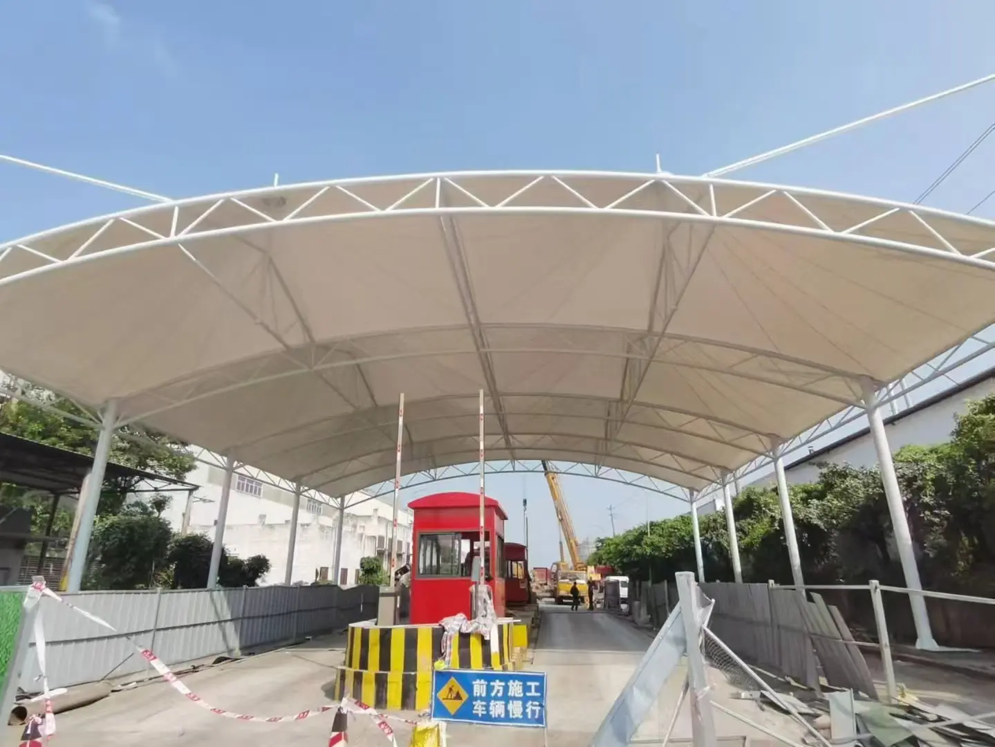 【贵州赤水雨棚】怎么选择【源头工厂】：解决雨棚建造盲目选择的选型标准